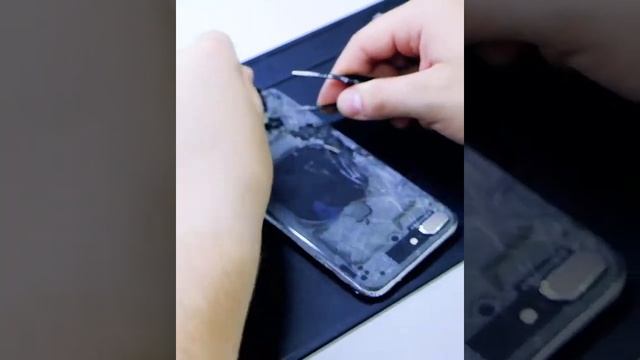 Замена заднего стекла iPhone 8 Plus лазером без разбора. смотреть онлайн