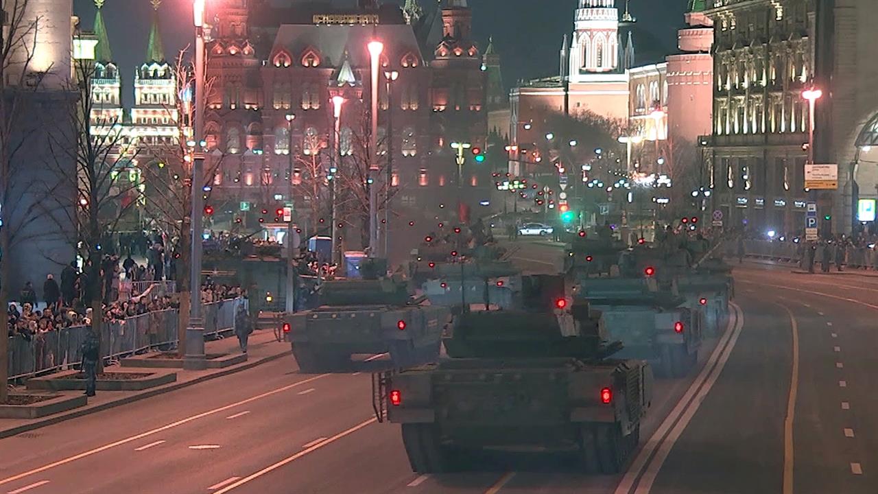 В Москве прошла первая ночная репетиция Парада Победы