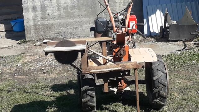 Самодельная циркулярная пила с приводом от мотоблока. смотреть онлайн