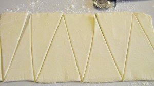 Рогалики из слоеного бездрожжевого теста