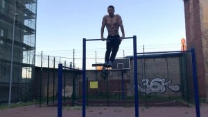 25 подтягиваний - 25 выходов на две - 15 подтягиваний за один подход
