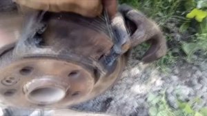 Что делать что бы не гремели на кочках задние суппорта на Фольксваген Каравелле