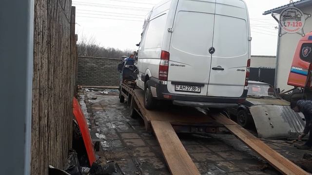 Эвакуатор для Mercedes Sprinter или как эвакуировать машину без колеса.