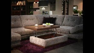 Прикатной кофейный стол с подъемной столешницей