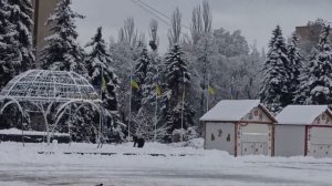 Славянск засыпало снегом, в город пришла зима, зимняя сказка 26.12.2021