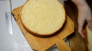 Торт бисквитный с ягодной прослойкой