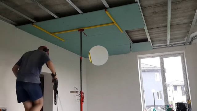 Монтаж потолка из гипсокартона KNAUF, в один слой. смотреть онлайн