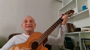 Что так грустно? Взять гитару!