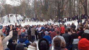 Один против толпы.