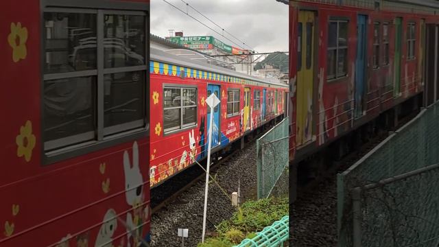 14.06.2023 года.Мини-видео.Электричка серии 205 линии Горы Фудзи на станции Отсуки. смотреть онлайн