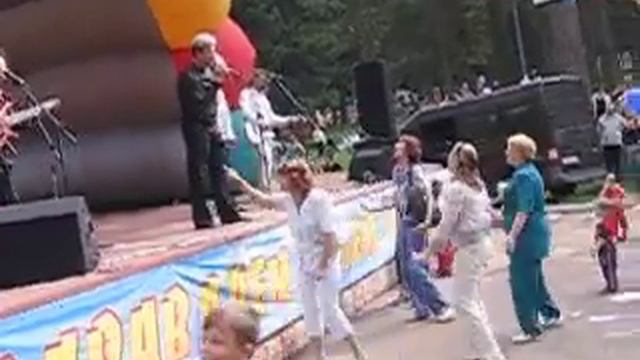 день города Жуковский 2007 Лиза пляшет у сцены смотреть онлайн