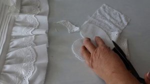 В одно время поменяли все комплекты постельного на цветные. Теперь шью из старых белых уютные мелоч