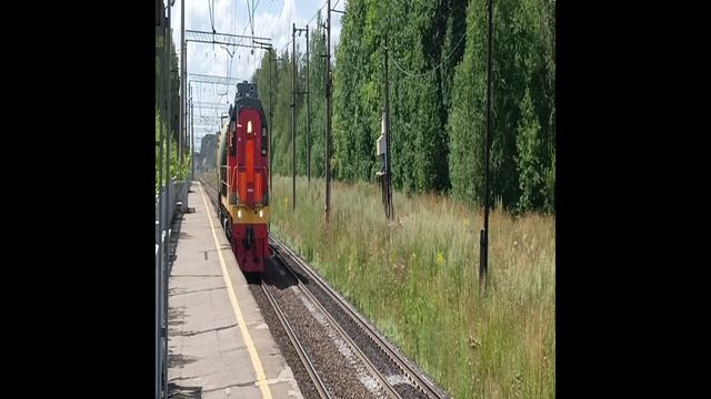ТЭМ18ДМ-1845 с Грузовой Поездом Платформа Михайловская смотреть онлайн