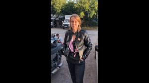 Хрупкая девушка объездила на мотоцикле Урал всю Россию