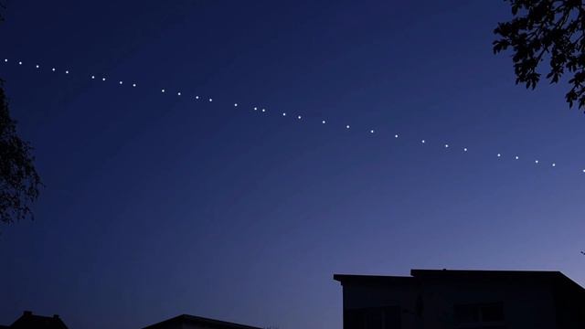 STARLINK satellites train seen from earth - Elon Musk SpaceX starlink sighting смотреть онлайн
