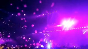 ARIANA GRANDE - Sometimes live at the Dangerous Woman tour in Amsterdam (balloons)