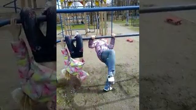 Как научится делать кувырок на животе