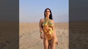 Кто это вся из сусального золота)