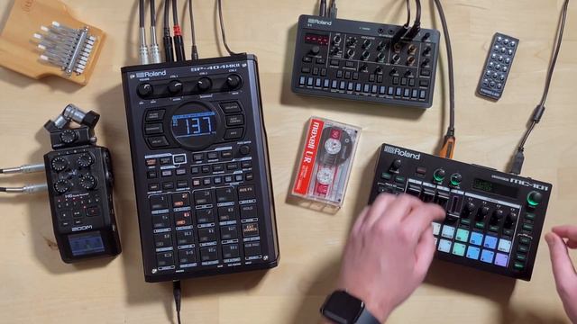 "Triad" - Roland MC-101 + SP-404 MK2 + S1 = perfect live electronic music setup смотреть онлайн