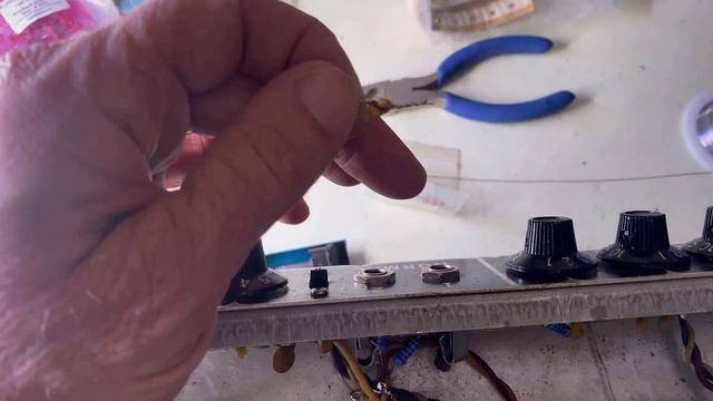 Fix Your Own Amp - Fender Bassman. Replacing Out of Spec Parts. (They're all bad.) смотреть онлайн