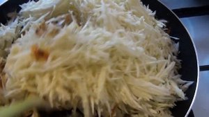 ТУШЕНАЯ КАПУСТА С ГРИБАМИ И СОСИСКАМИ