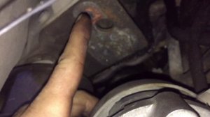 Ауди A8 D3 замена подушек двигателя..mp4