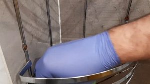 #убратьржавчину #ржавчина  #полочкидляванной  Как быстро убирать ржавчину в ванной на полочке.