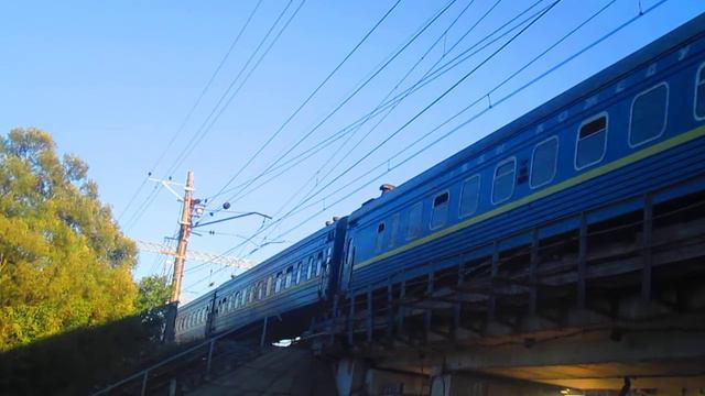 Электровоз ЧС7 с поездом 117М Москва-Сумы, перегон Нара-Латышская смотреть онлайн