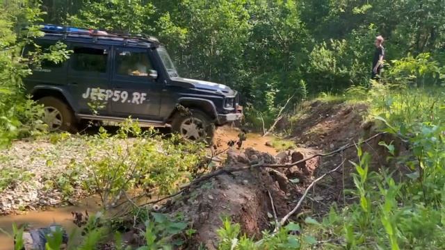 Гелендваген штурмует отвесный овраг Mercedes G463 Jeep59.RF смотреть онлайн