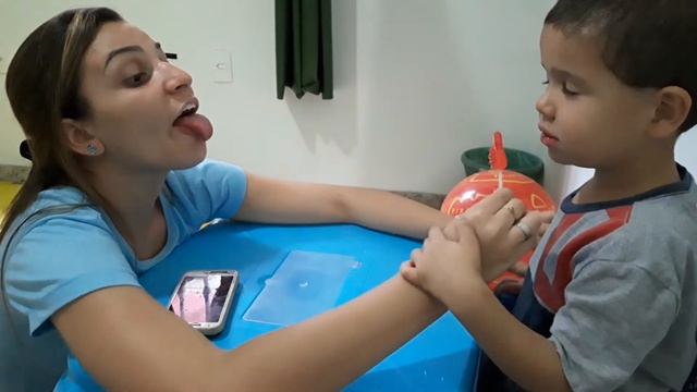 Imitar fonoarticulatorio ( lingua para fora ) смотреть онлайн