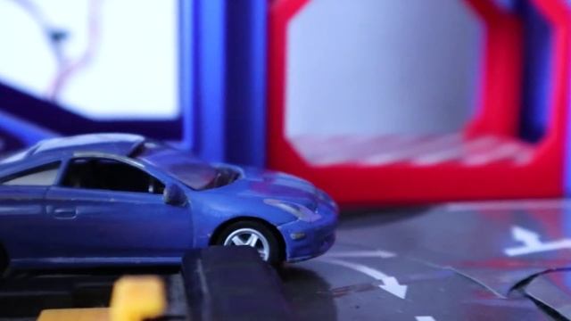 Мультик про машинки. Парковка для игрушечных машинок. Видео для детей