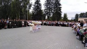 Танец с ромашками на 1 сентября. Старшая группа