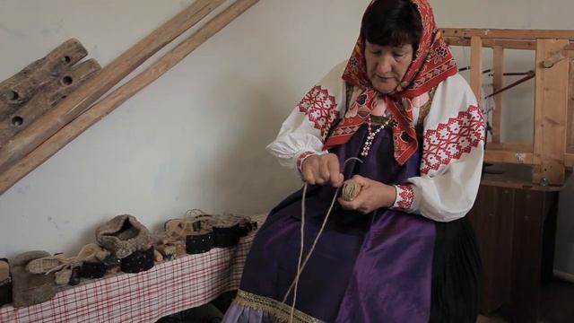 Виртуальный мастер-класс народного мастера России Любови Карачевцевой «Плетение чуней из пеньки».mp4