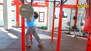 Приседания со штангой в Стиле сумо для развития ягодичных мышц