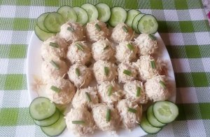 ШАРИКИ С СЫРОМ И КРАБОВЫМИ ПАЛОЧКАМИ