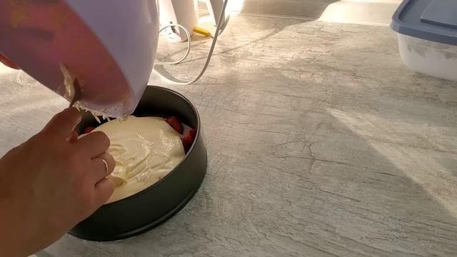 Домашний летный пирог ? с клубникой к чаю смотреть онлайн