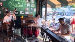 Música en vivo en la Calle Ocho de la Pequeña Habana. #soncubano #calleocho #miami