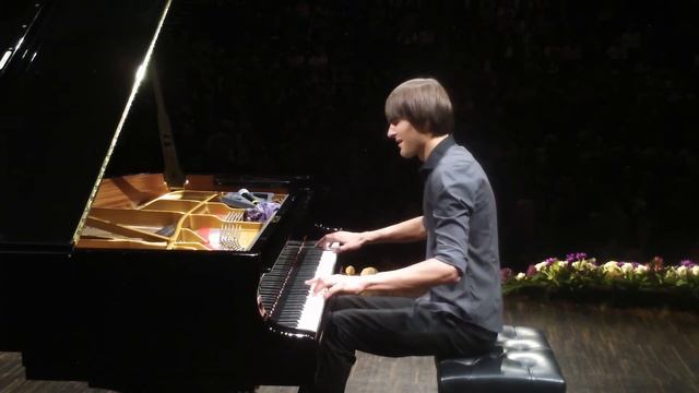 Hans Zimmer - Nyah - Vestard Shimkus смотреть онлайн