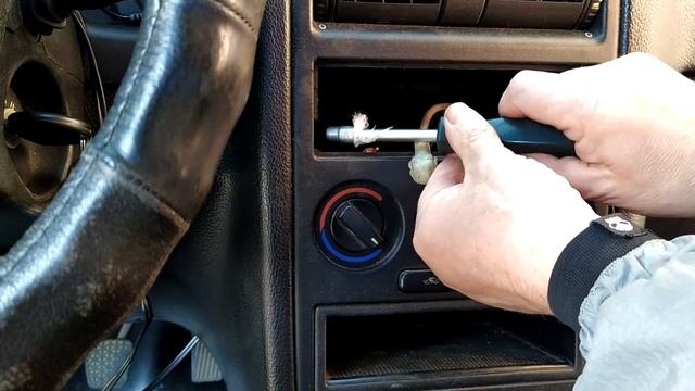 Как снять центральную консоль торпедо на Опель Астра G