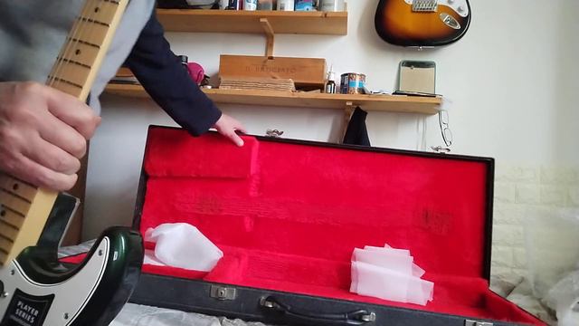 UNBOXING Fender Limited Edition Stratocaster HSS (British Racing Green) смотреть онлайн