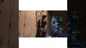 Максим Галкин показывает детям девичий виноград