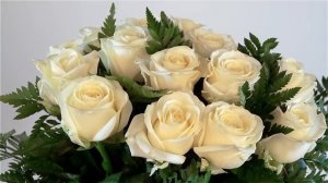 БУКЕТ БЕЛЫХ РОЗ.