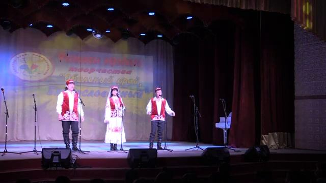 Народная татарская песня «Молодые годы», исполняет трио Старобелогорского сельского Дома культуры