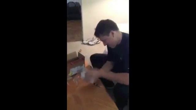 Парень не смог устоять. Парень не смог устоять