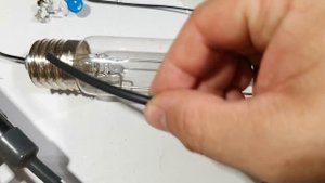 Зажигаю лампу ДНаТ и ксенон.Будет ли светить люминофор из кинескопа?