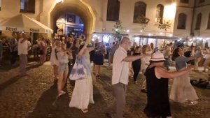 Еврейские танцы около синагоги, Вроцлав. Часть 2