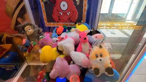 ШОК !!! Доча разоряет автоматы Хватайка