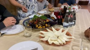 ПОЙМАЛ, ПОЖАРИЛ И ВКУСНО НАКОРМИЛ ДРУЗЕЙ В БАНЕ? РЫБА И МЯСО??как приготовить✅карась✅мясо
