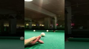 свояк «сухой лист» в среднюю лузу от длинного борта. Русский бильярд