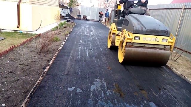Укладка асфальта в стесненных условиях